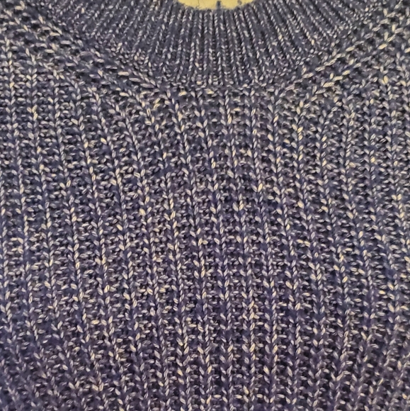 GAP size small blue soft knit sweater - Picture 2 of 4